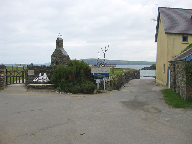 Cwm yr Eglwys Beach - Pembrokeshire