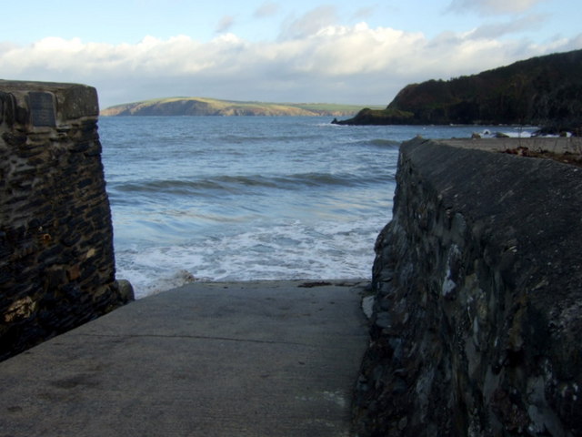 Cwm yr Eglwys Beach - Pembrokeshire