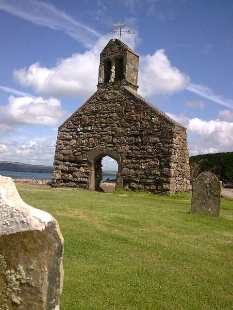 Cwm yr Eglwys Beach - Pembrokeshire