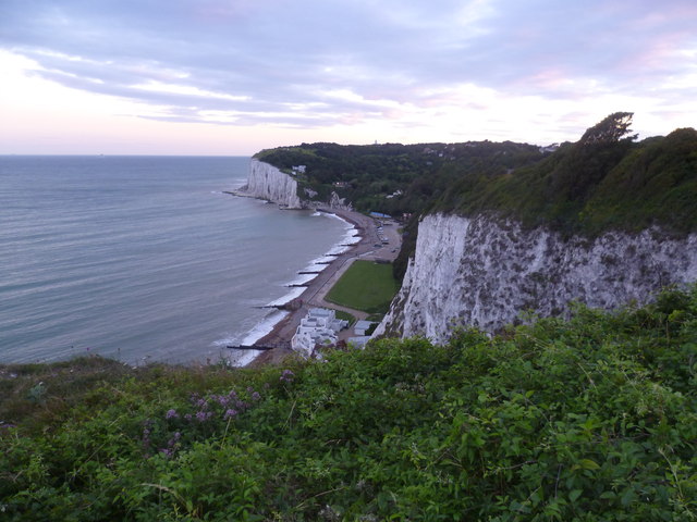 St Margaret's Bay at dusk Photo | UK Beach Guide