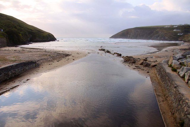 Mawgan Porth Beach - Cornwall