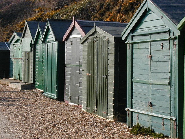 Beach huts at Hill Head Photo | UK Beach Guide