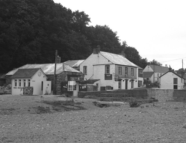 Porthallow Beach - Cornwall